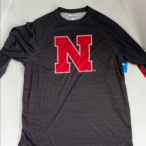 NE Huskers Men's Shirt Size Medium Columbia